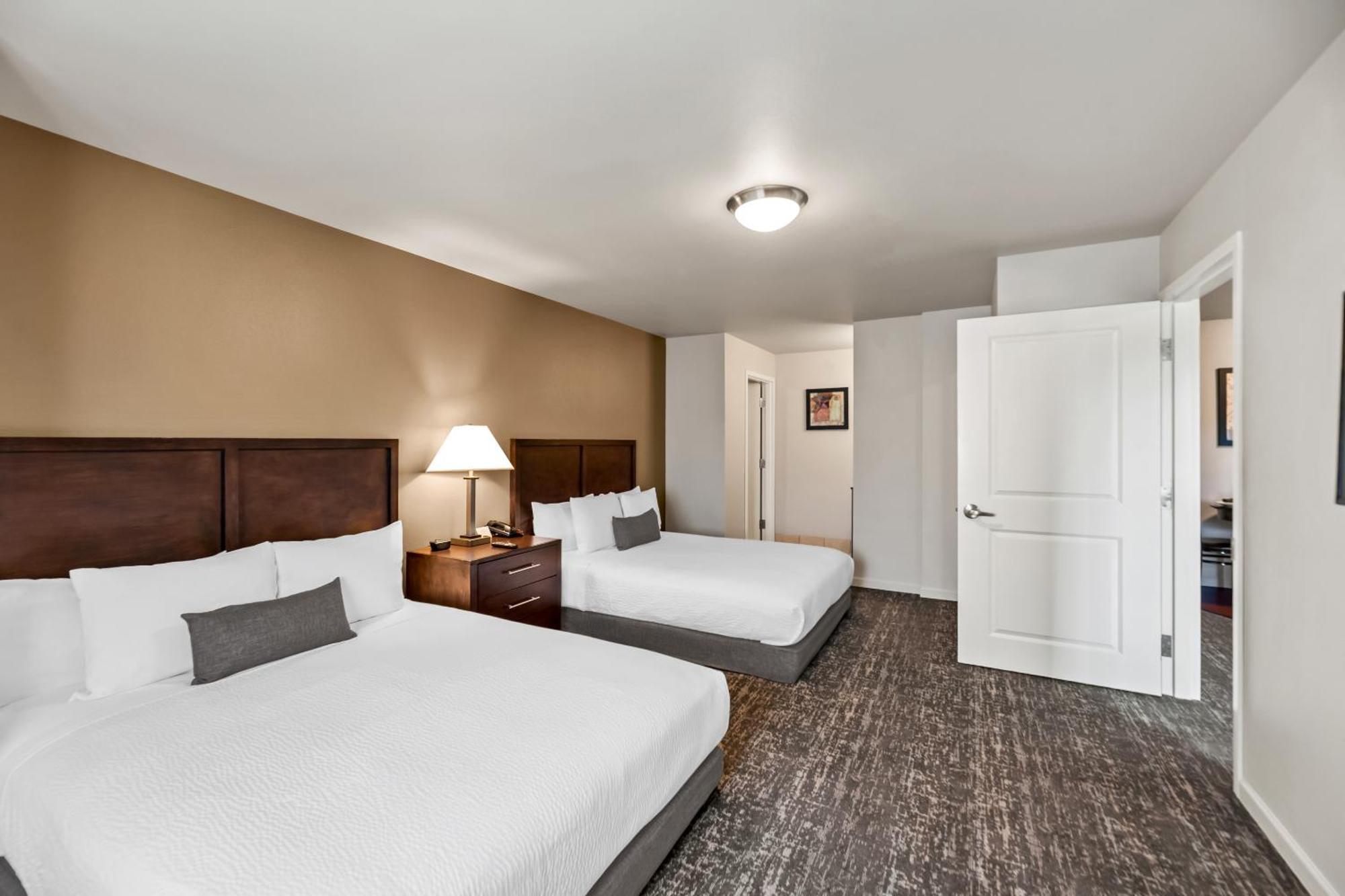 Deluxe Queen Suite,1697978277:JPEG